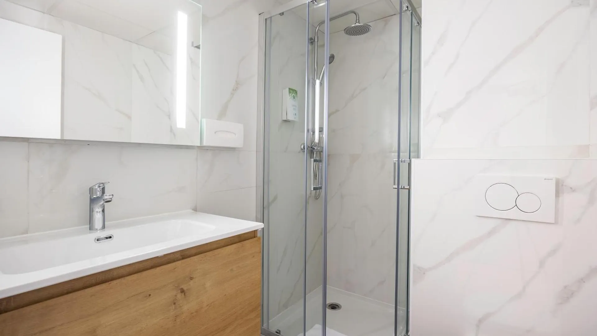 ***  בריסל Hotel Louise בלגיה